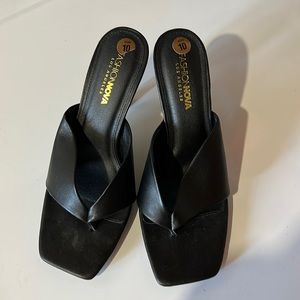 Cute heeled flip flops size 10